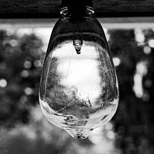 Lorenzo Townsend - Lighbulb Details (Photography)