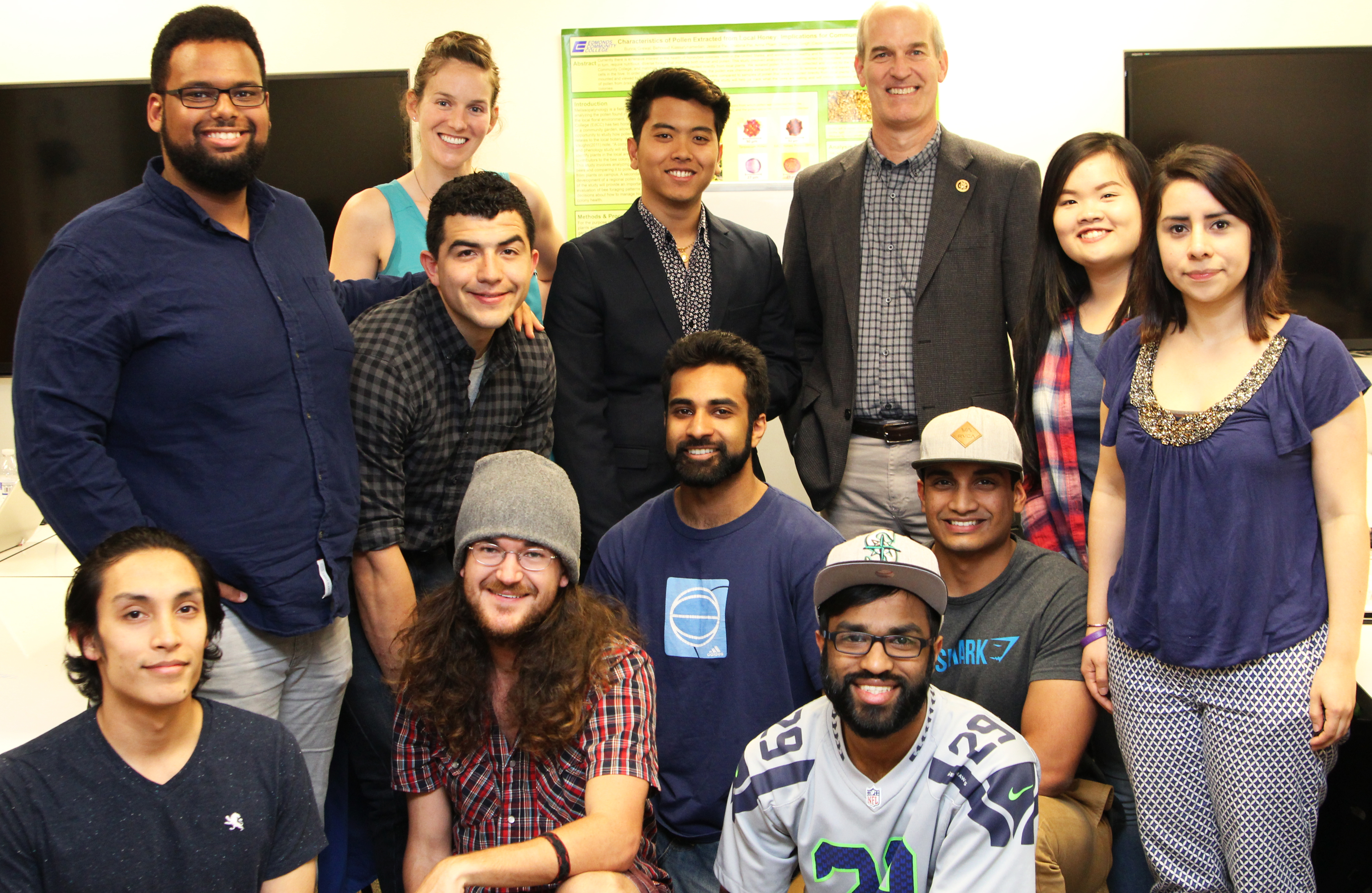 Rep. Rick Larsen meets with Edmonds CC MESA students