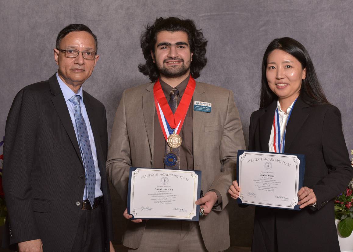 Edmonds College President Dr. Amit B. Singh, Ahmad Hilal Abid, and Shinhae Hwang at the 2023 All-Washington (All-WA) Academic Team awards ceremony. (photo courtesy of SPCC)