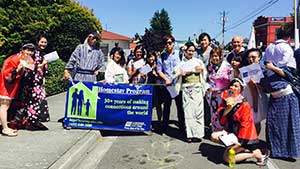 International students enjoying the Edmonds 4th of July Parade
