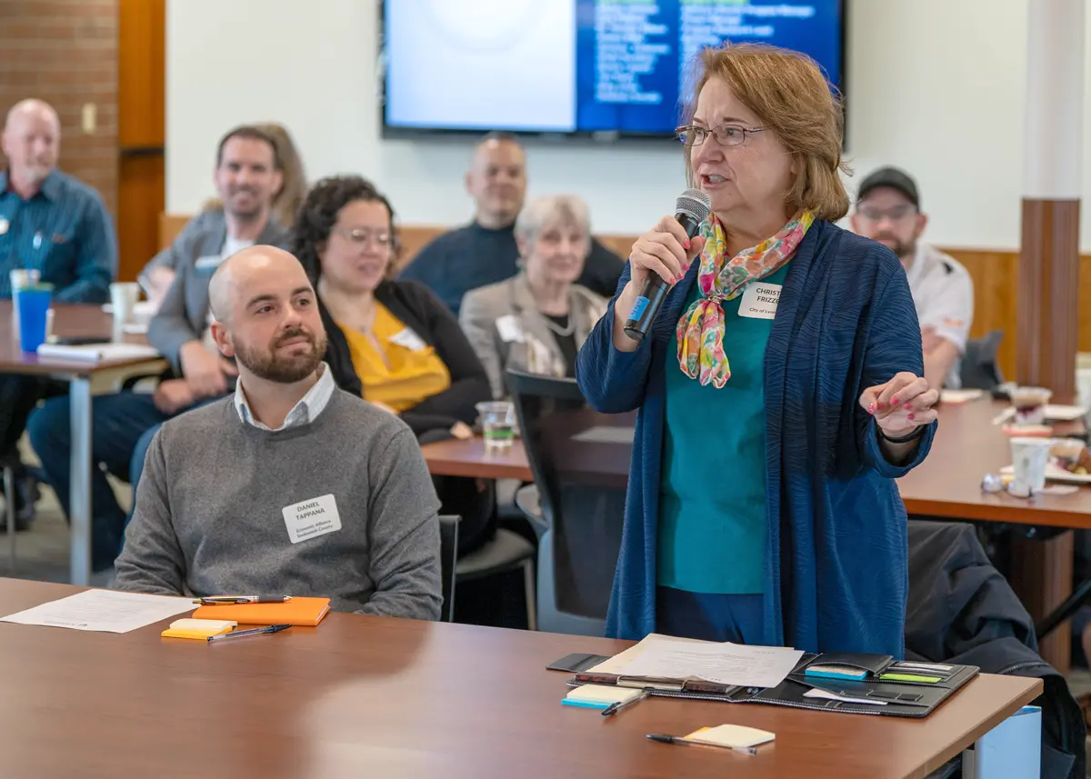 Lynnwood Mayor Christine Frizzell joined Edmonds College staff and faculty, SME leaders, and other community partners to discuss workforce challenges in the manufacturing industry.