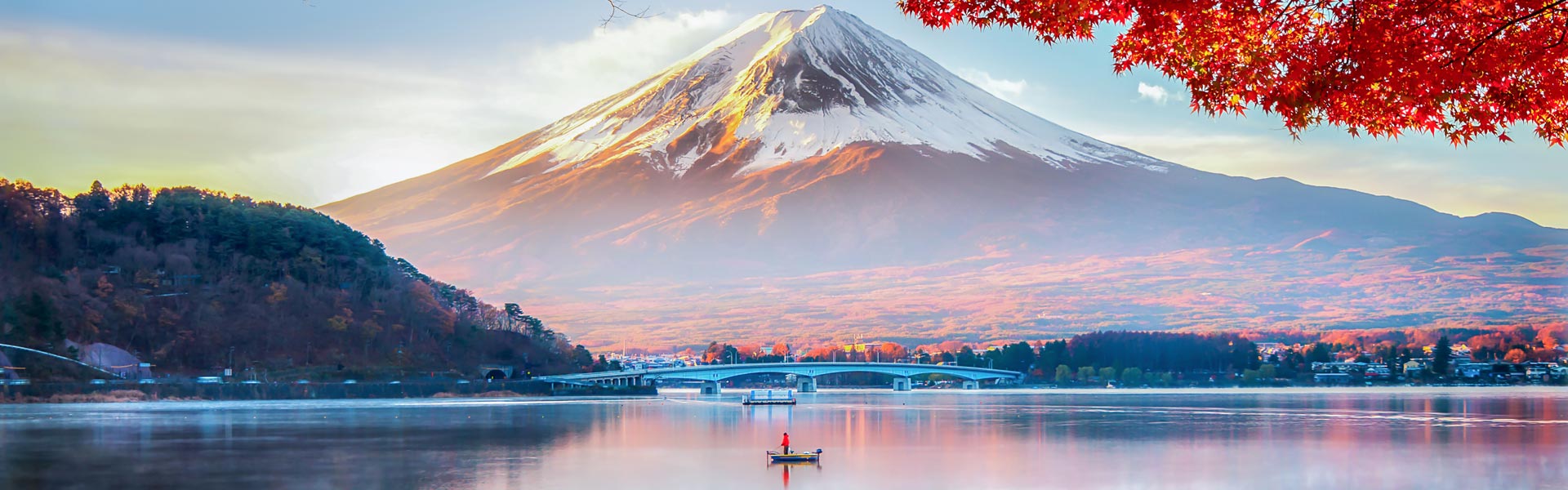 Fisherman Boat with Fuji Moutnain bacgkround in Morning Mist Autumn, Kawaguchikok Lake, Japan